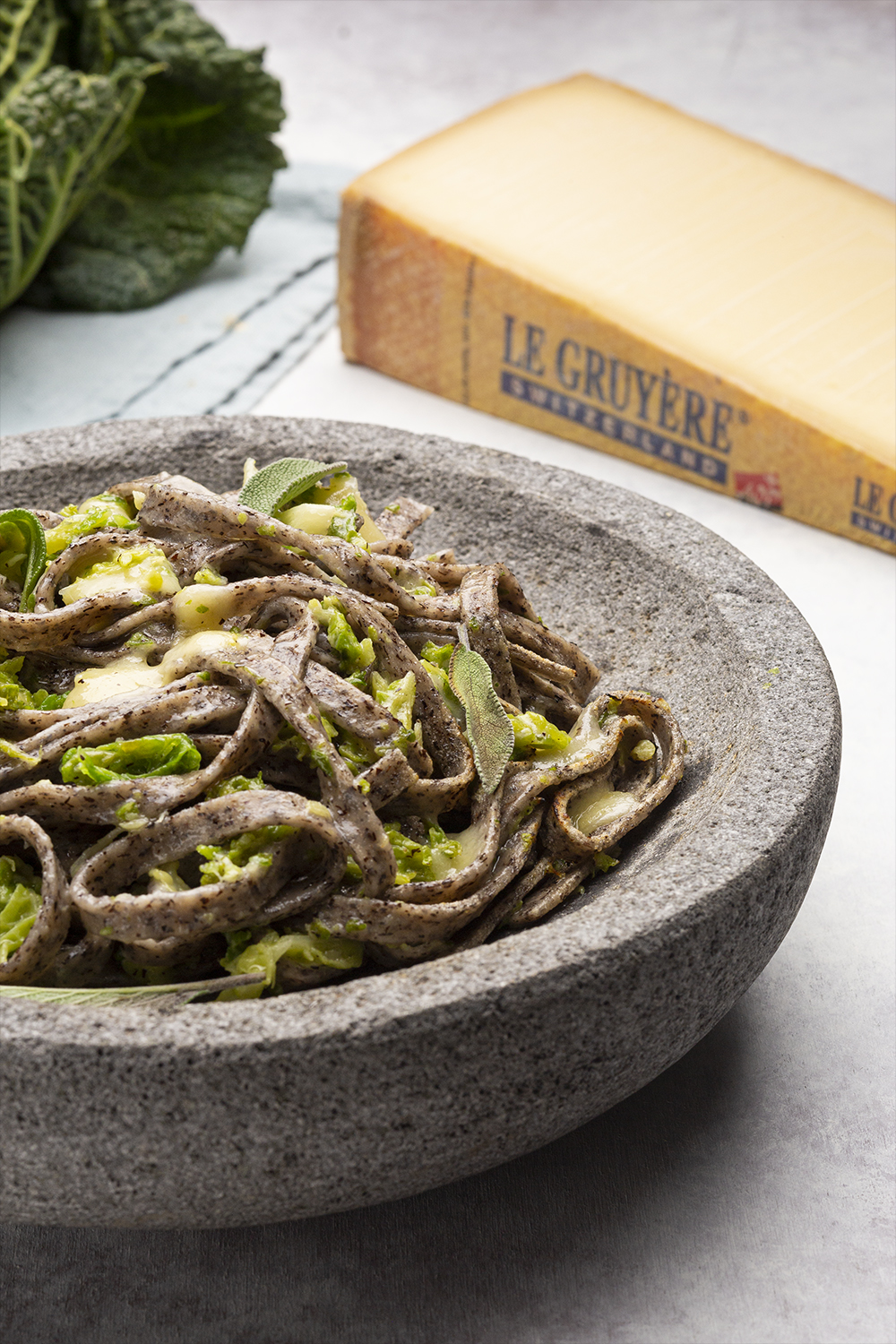 PIZZOCCHERI CON GRUYERE DOP, VERZA E FOGLIE DI SALVIA