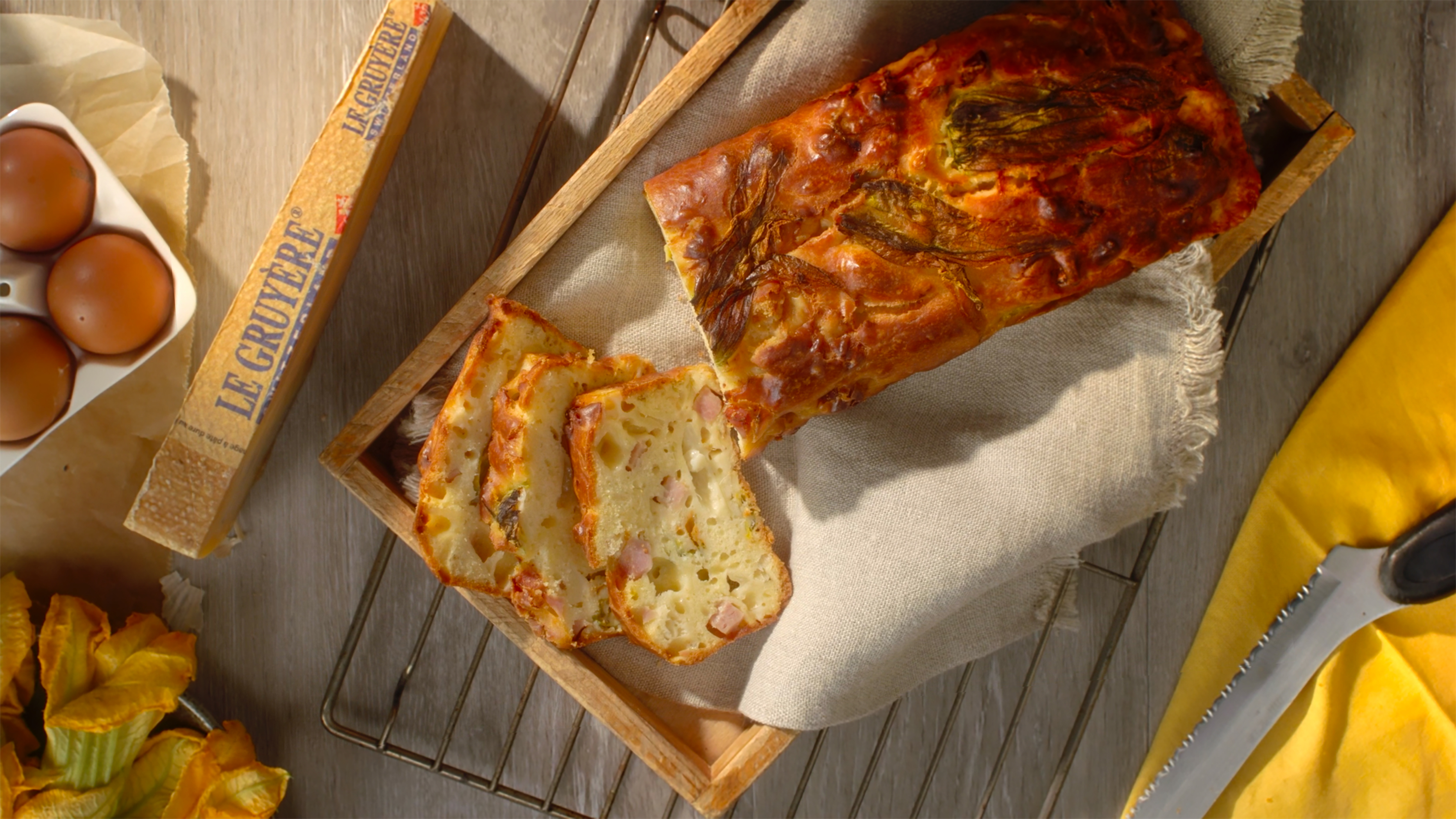 Plumcake salato con Gruyère DOP, cipollotti e fiori di zucca