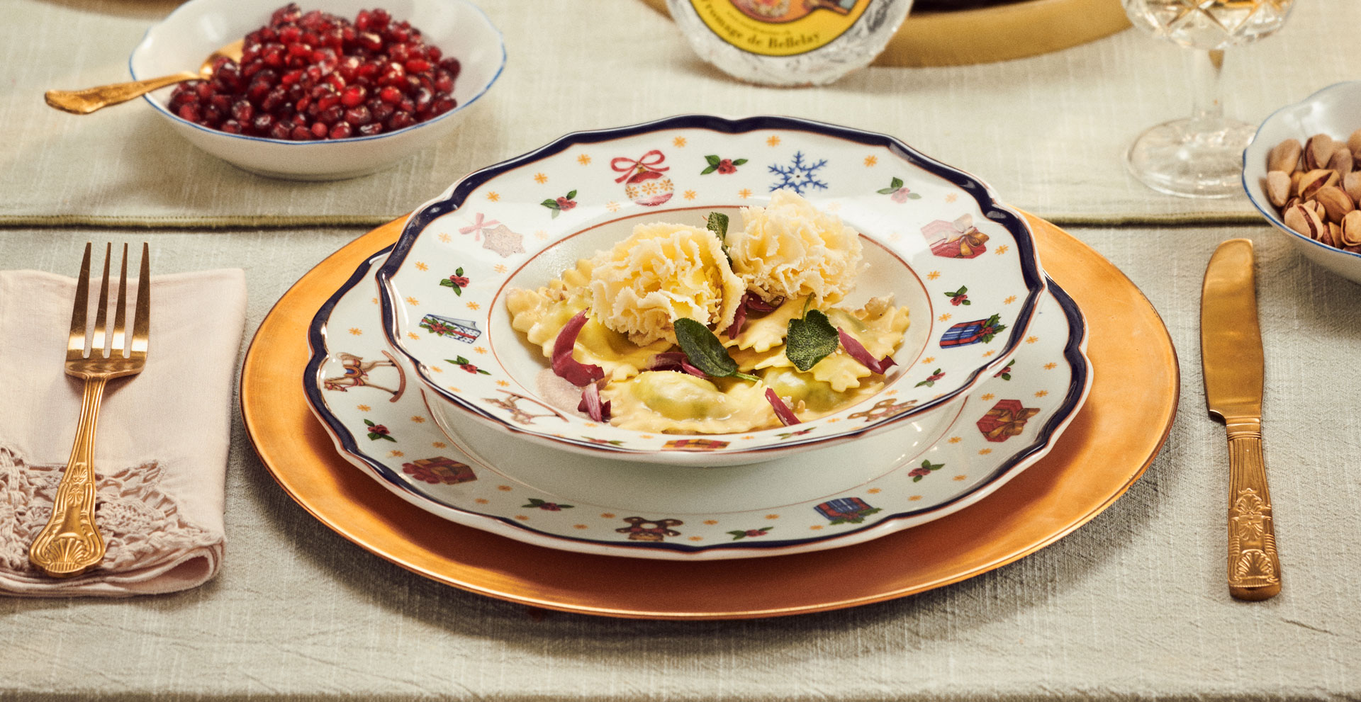 Ravioli al radicchio e tête de moine dop con crema di castagne