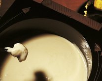 I segreti del formaggio: la fondue Moitié-Moitié.